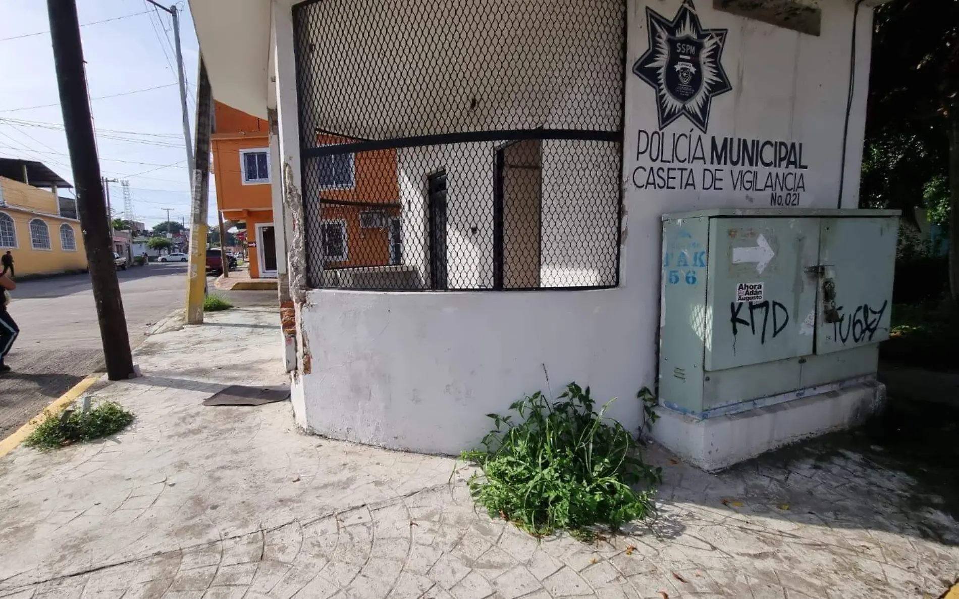 Caseta de policía abandona